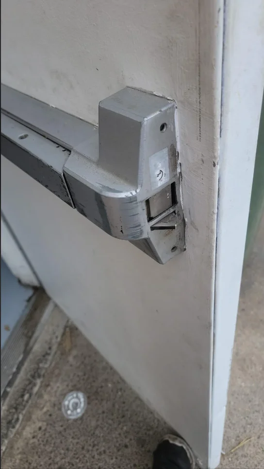 EXIT DEVICE